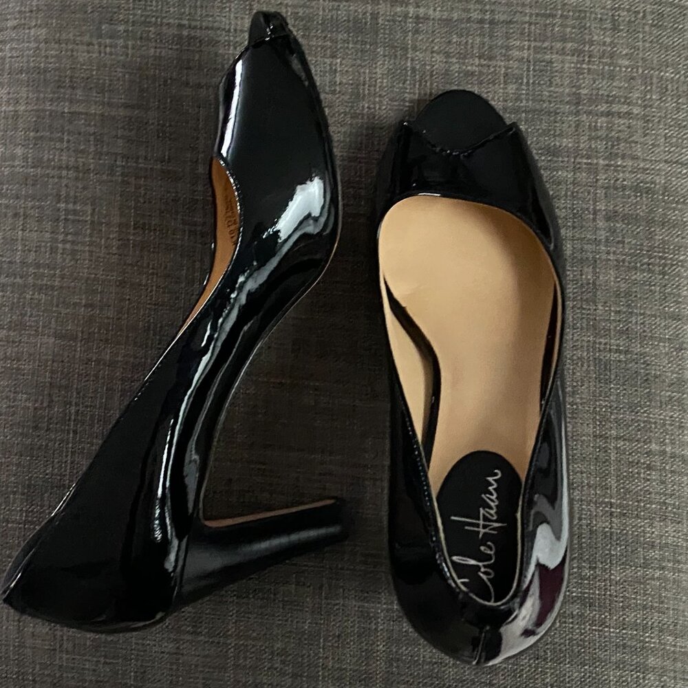 Cole Haan Black Patent Leather Peep Toe Party Business Heels Pumps Shoes 8,5 B